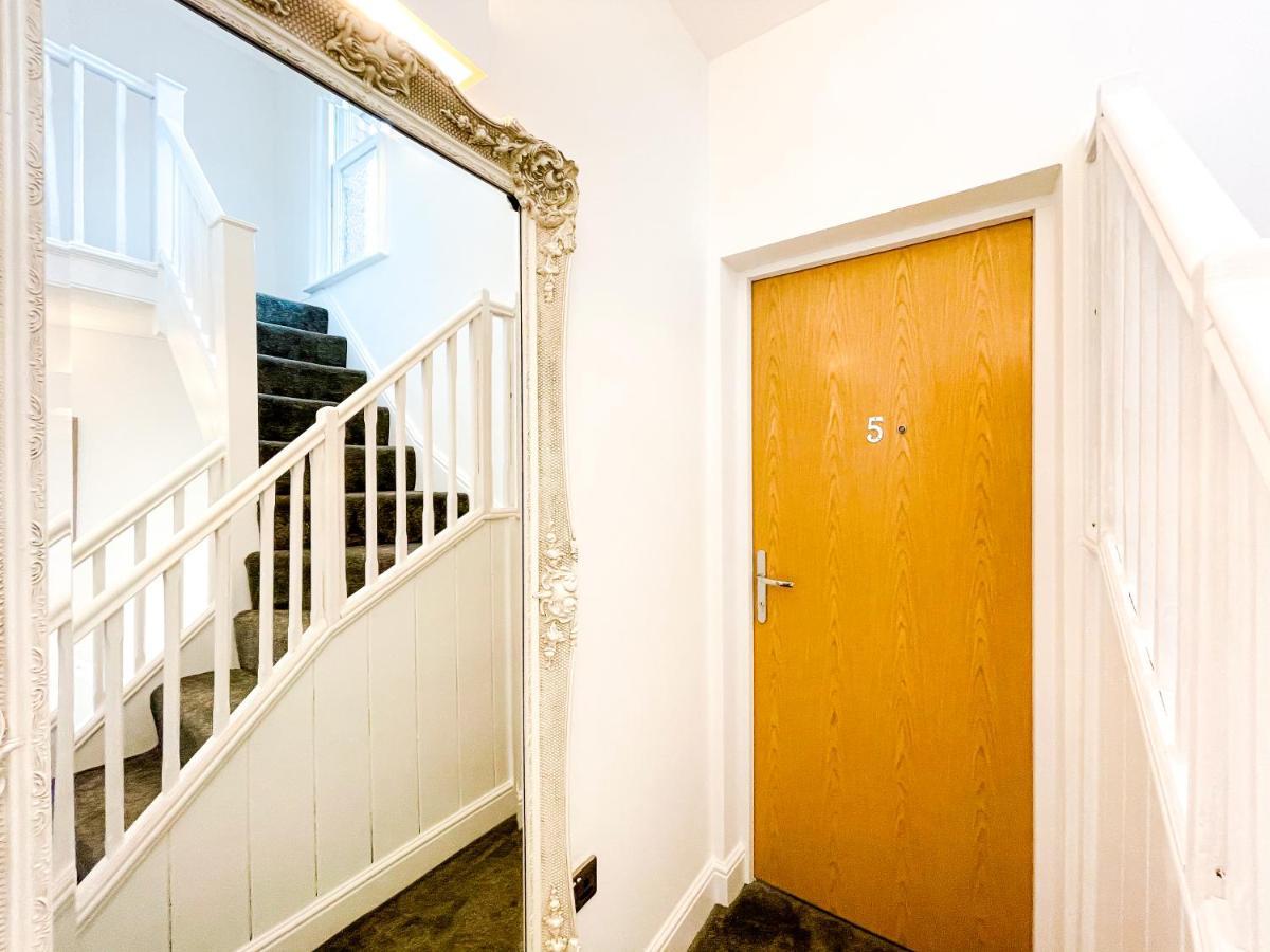 Отель 46 Ashfield Rd, Олтрингем Экстерьер фото